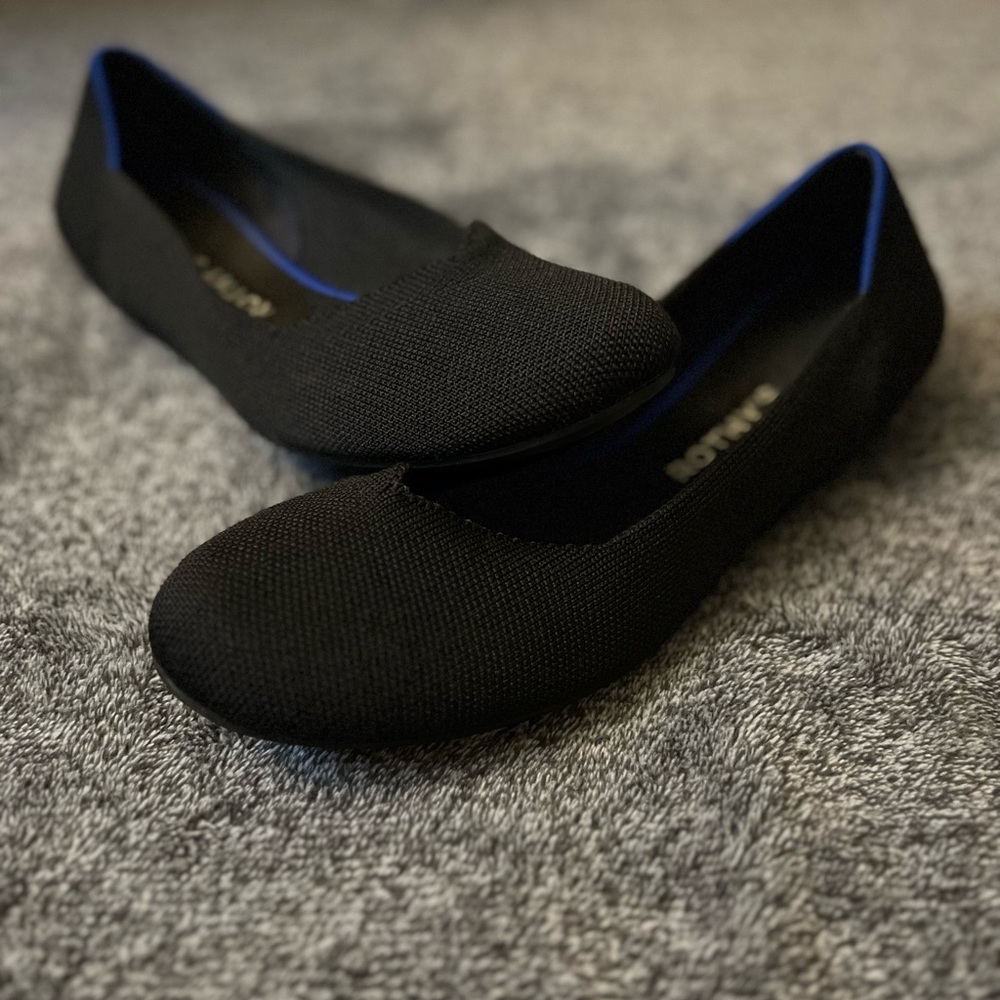 Size 8 black Rothy’s